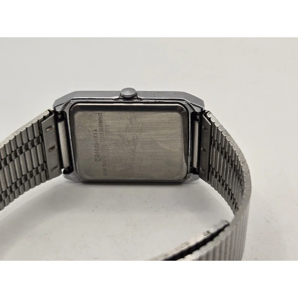 Vintage LORUS Watch Y131-5230 Silver Tone Stainless Steel 25mm Watch. New Batt